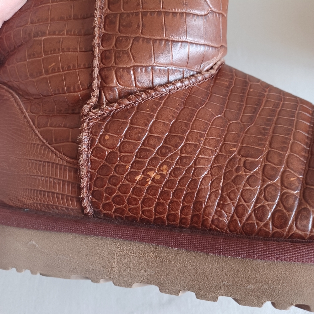 UGG Women's 5 Classic Short Crocodile Embossed Red/Brown Leather Boots - Picture 7 of 16
